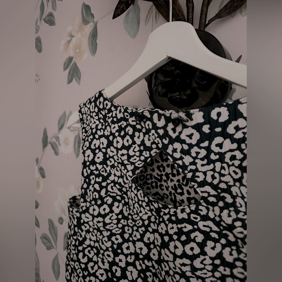 Zara Top - good condition, signs of wear throughout - Picture 4 of 5